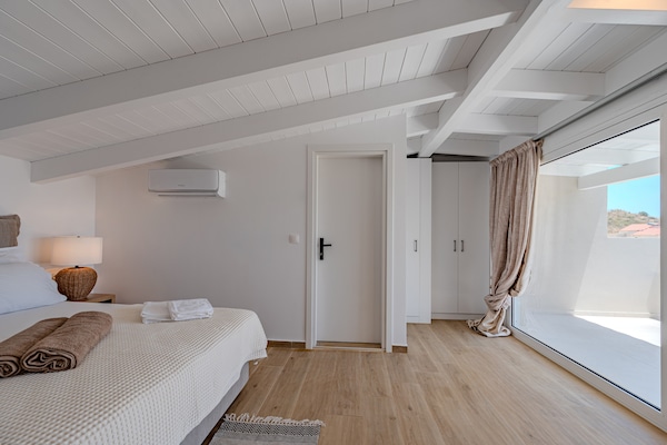Foto van Villa in Damnoni aan het Strand met Zwembad - Vakantiehuis in Damnoni - BedRoom