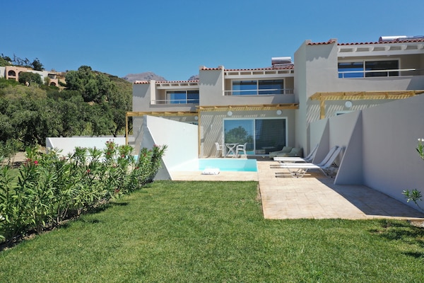 Foto van Villa in Damnoni aan het Strand met Zwembad - Vakantiehuis in Damnoni - Outdoor