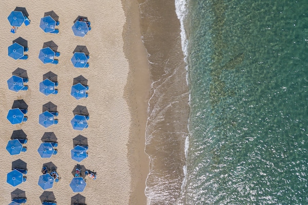 Foto van Villa in Damnoni aan het Strand met Zwembad - Vakantiehuis in Damnoni - Resort
