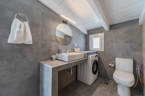 Foto van Villa in Damnoni met zwembad bij strand - Vakantiehuis in Damnoni - BathRoom