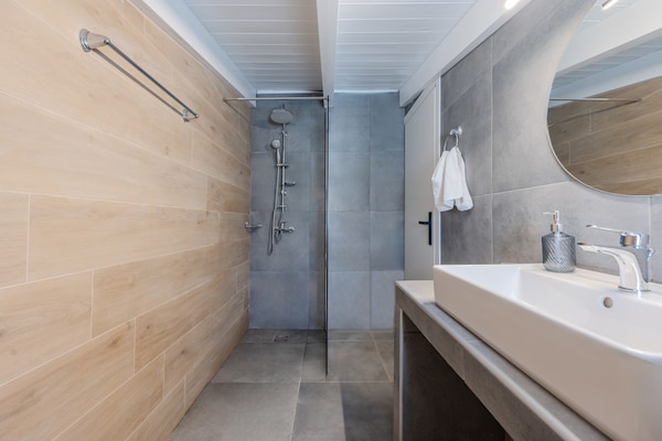 Foto van Villa in Damnoni met zwembad bij strand - Vakantiehuis in Damnoni - BathRoom