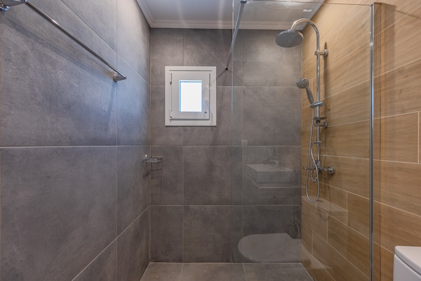 Foto van Villa in Damnoni met zwembad bij strand - Vakantiehuis in Damnoni - BathRoom