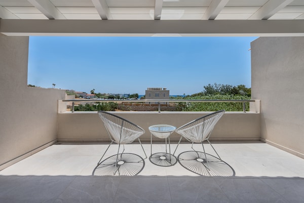 Foto van Villa in Damnoni met zwembad bij strand - Vakantiehuis in Damnoni - TerraceBalcony
