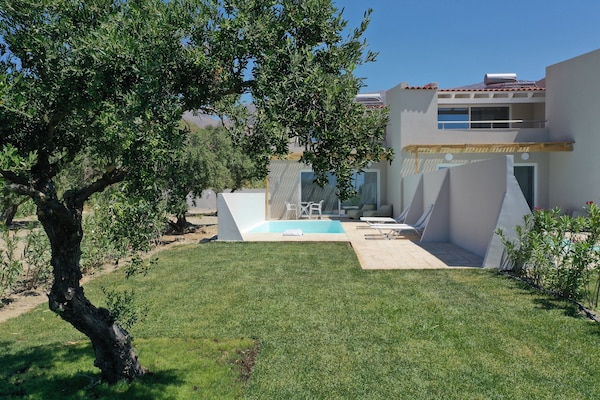 Foto van Villa in Damnoni met zwembad bij strand - Vakantiehuis in Damnoni - GardenSummer