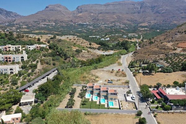 Foto van Villa in Damnoni met zwembad bij strand - Vakantiehuis in Damnoni - Outdoor