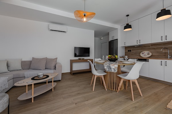 Foto van Villa in Damnoni met zwembad bij strand - Vakantiehuis in Damnoni - LivingRoom