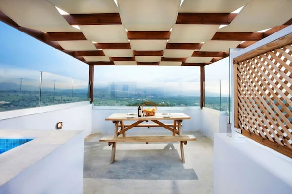 Foto van Villa Episkopi met fitnessruimte en zwembad - Vakantiehuis in Episkopi - TerraceBalcony