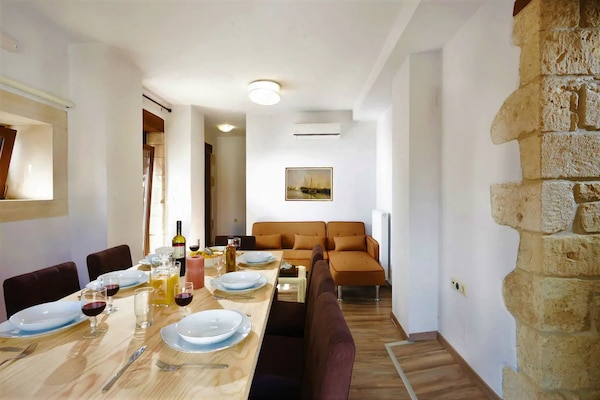 Foto van Villa Episkopi met fitnessruimte en zwembad - Vakantiehuis in Episkopi - LivingRoom