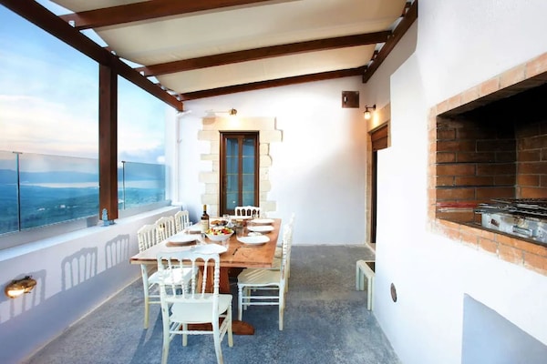Foto van Villa Episkopi met fitnessruimte en zwembad - Vakantiehuis in Episkopi - DiningRoom