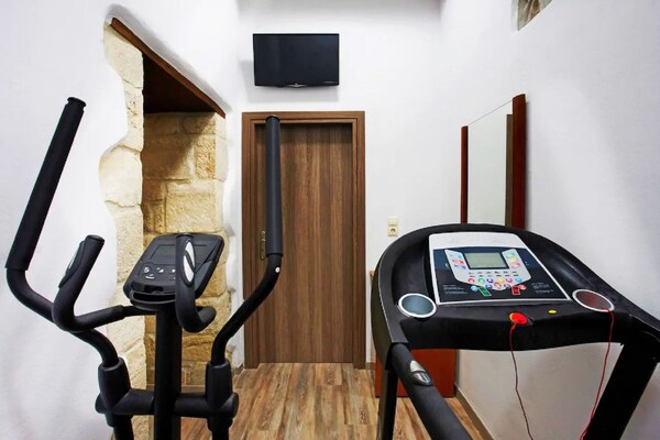 Foto van Villa Episkopi met fitnessruimte en zwembad - Vakantiehuis in Episkopi - gym
