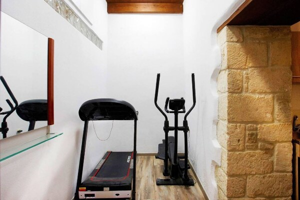 Foto van Villa Episkopi met fitnessruimte en zwembad - Vakantiehuis in Episkopi - gym
