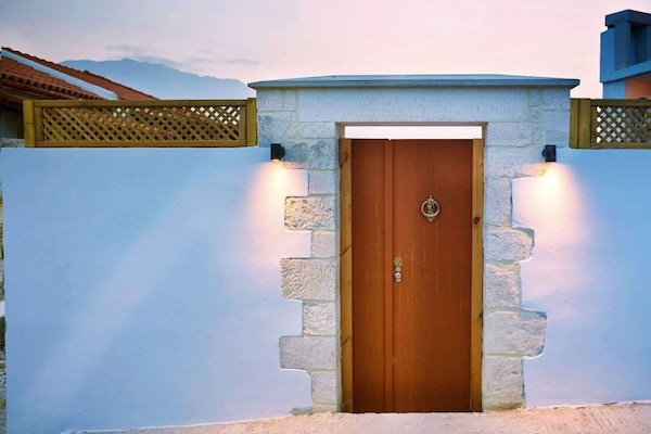 Foto van Villa Episkopi met fitnessruimte en zwembad - Vakantiehuis in Episkopi - HallReception