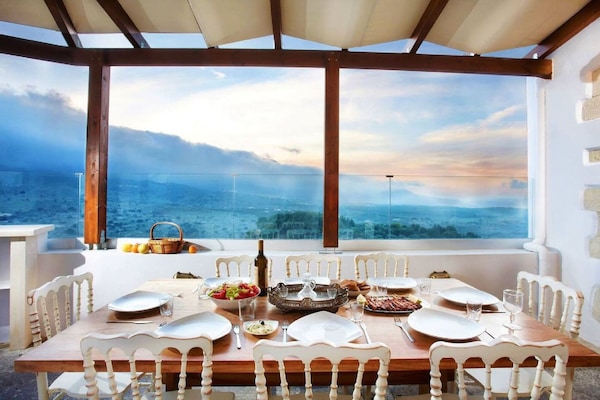 Foto van Villa Episkopi met fitnessruimte en zwembad - Vakantiehuis in Episkopi - DiningRoom