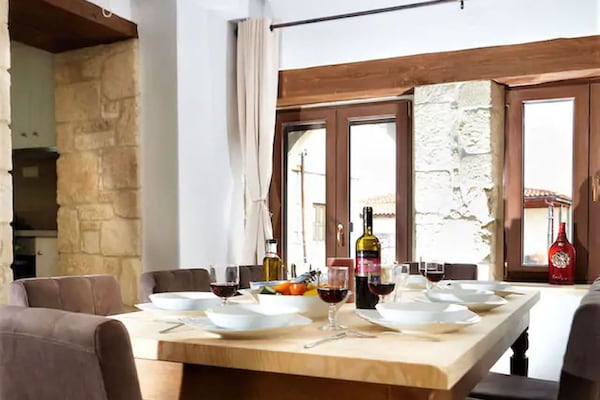 Foto van Villa Episkopi met fitnessruimte en zwembad - Vakantiehuis in Episkopi - DiningRoom
