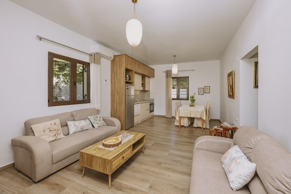 Foto van Villa in Panormo met Privézwembad & Strand - Vakantiehuis in Panormo - LivingRoom