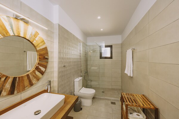 Foto van Villa in Panormo met Privézwembad & Strand - Vakantiehuis in Panormo - BathRoom