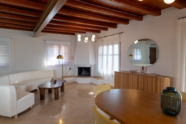 Foto van Villa in Panormo met Zwembad en Strand dichtbij - Vakantiehuis in Panormo - LivingRoom
