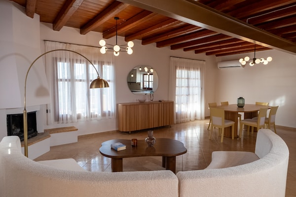 Foto van Villa in Panormo met Zwembad en Strand dichtbij - Vakantiehuis in Panormo - LivingRoom