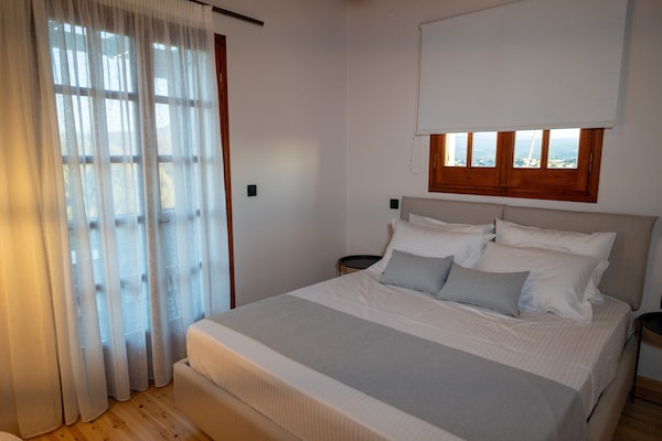 Foto van Villa in Panormo met Zwembad en Strand dichtbij - Vakantiehuis in Panormo - BedRoom