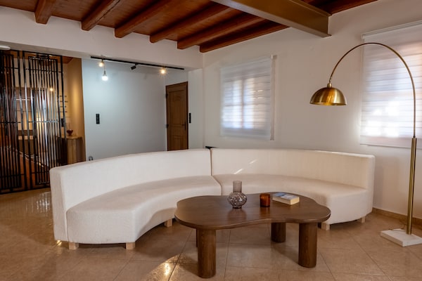 Foto van Villa in Panormo met Zwembad en Strand dichtbij - Vakantiehuis in Panormo - LivingRoom