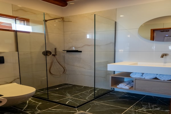 Foto van Villa in Panormo met Zwembad en Strand dichtbij - Vakantiehuis in Panormo - BathRoom