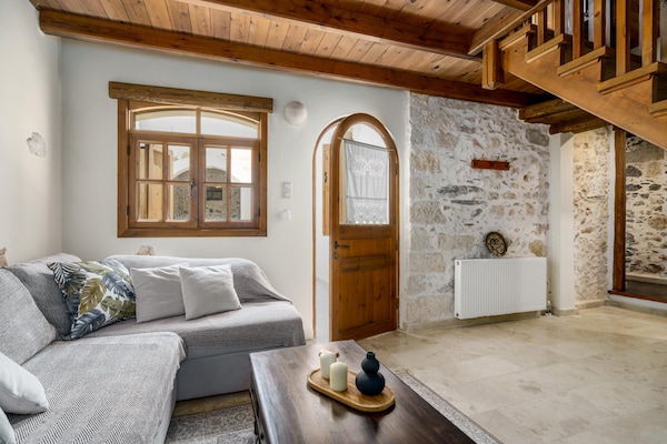 Foto van Villa met 5 slaapkamers en verwarmd zwembad - Vakantiehuis in Panormo - LivingRoom