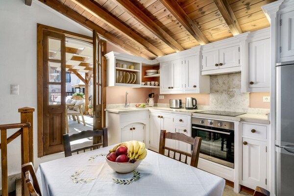 Foto van Villa met 5 slaapkamers en verwarmd zwembad - Vakantiehuis in Panormo - DiningRoom