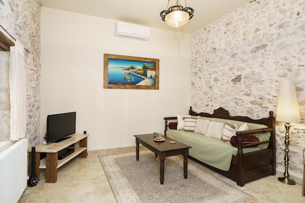 Foto van Villa met 5 slaapkamers en verwarmd zwembad - Vakantiehuis in Panormo - LivingRoom