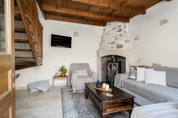 Foto van Villa met 5 slaapkamers en verwarmd zwembad - Vakantiehuis in Panormo - LivingRoom