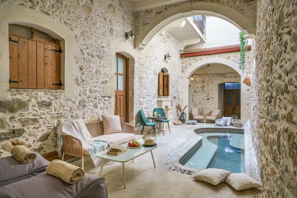 Foto van Villa met 5 slaapkamers en verwarmd zwembad - Vakantiehuis in Panormo - TerraceBalcony