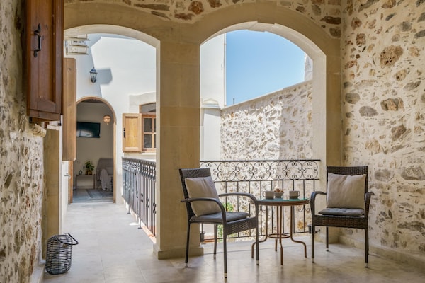 Foto van Villa met 5 slaapkamers en verwarmd zwembad - Vakantiehuis in Panormo - TerraceBalcony