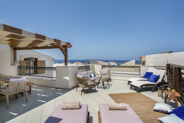 Foto van Villa met 5 slaapkamers en verwarmd zwembad - Vakantiehuis in Panormo - TerraceBalcony