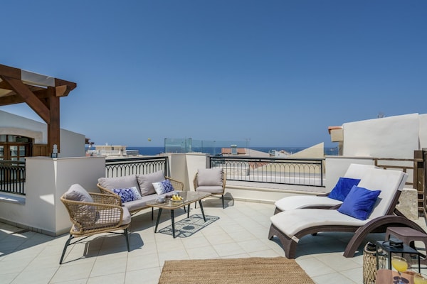 Foto van Villa met 5 slaapkamers en verwarmd zwembad - Vakantiehuis in Panormo - TerraceBalcony