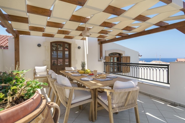 Foto van Villa met 5 slaapkamers en verwarmd zwembad - Vakantiehuis in Panormo - TerraceBalcony