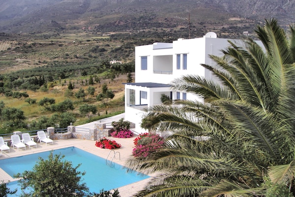 Foto van Villa in Lefkogia bij Souda Strand - Vakantiehuis in Lefkogia - ExteriorSummer