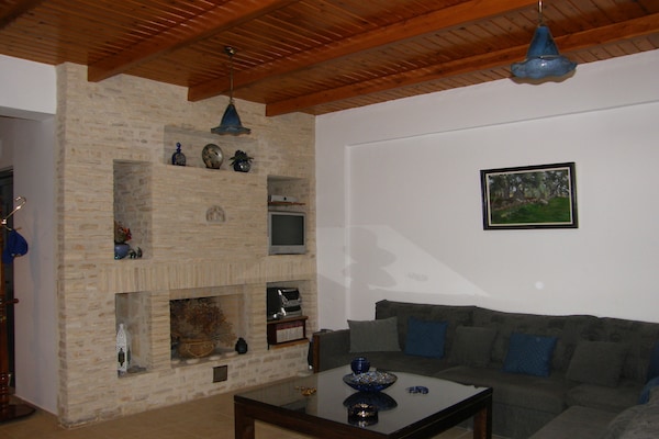 Foto van Villa in Lefkogia bij Souda Strand - Vakantiehuis in Lefkogia - LivingRoom