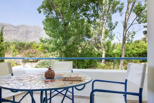 Foto van Villa in Lefkogia bij Souda Strand - Vakantiehuis in Lefkogia - TerraceBalcony