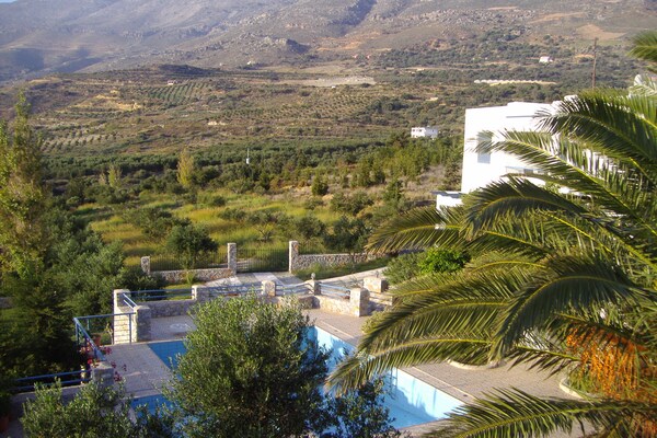 Foto van Villa in Lefkogia bij Souda Strand - Vakantiehuis in Lefkogia - ViewSummer