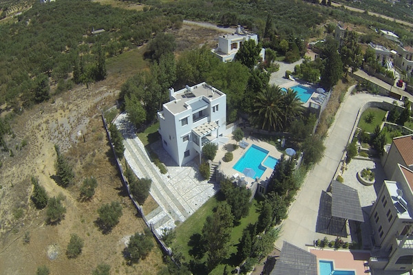 Foto van Villa in Lefkogia bij Souda Strand - Vakantiehuis in Lefkogia - AreaSummer1KM
