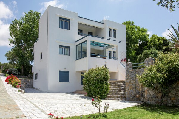 Foto van Villa in Lefkogia bij Souda Strand - Vakantiehuis in Lefkogia - ExteriorSummer