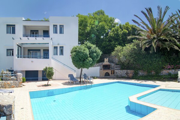 Foto van Villa in Lefkogia bij Souda Strand - Vakantiehuis in Lefkogia - PoolOfHouse
