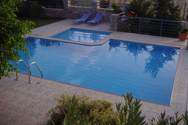 Foto van Villa in Lefkogia bij Souda Strand - Vakantiehuis in Lefkogia - PoolOfHouse
