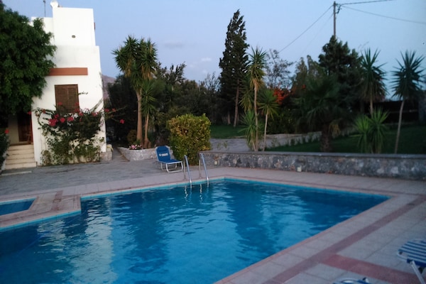 Foto van Villa in Lefkogia met Zwembad - Vakantiehuis in Lefkogia - PoolOfHouse
