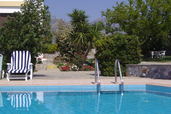 Foto van Villa in Lefkogia met Zwembad - Vakantiehuis in Lefkogia - PoolOfHouse