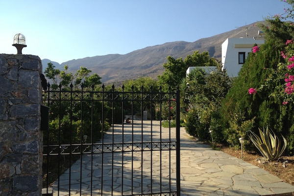 Foto van Villa in Lefkogia met Zwembad - Vakantiehuis in Lefkogia - HallReception