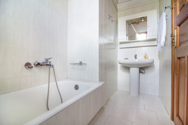 Foto van Villa in Lefkogia met Zwembad - Vakantiehuis in Lefkogia - BathRoom