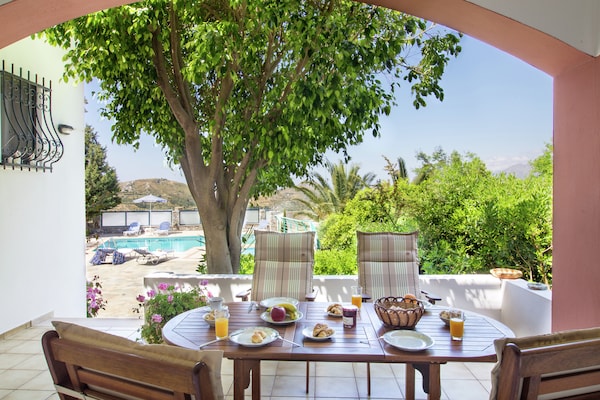 Foto van Villa in Lefkogia met Zwembad - Vakantiehuis in Lefkogia - TerraceBalcony