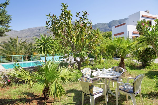 Foto van Villa in Lefkogia met Zwembad - Vakantiehuis in Lefkogia - GardenSummer