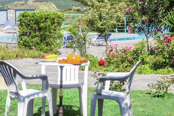 Foto van Villa in Lefkogia met Zwembad - Vakantiehuis in Lefkogia - GardenSummer