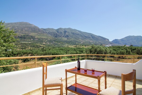 Foto van Villa in Lefkogia met Zwembad - Vakantiehuis in Lefkogia - ViewSummer